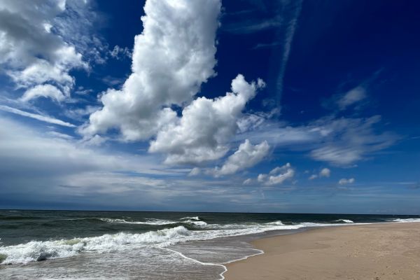 Sommerwolken am Meer